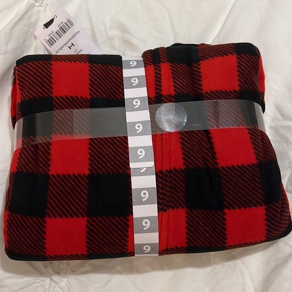 Carters footed fleece PJs - size 6 - Picture 2 of 2